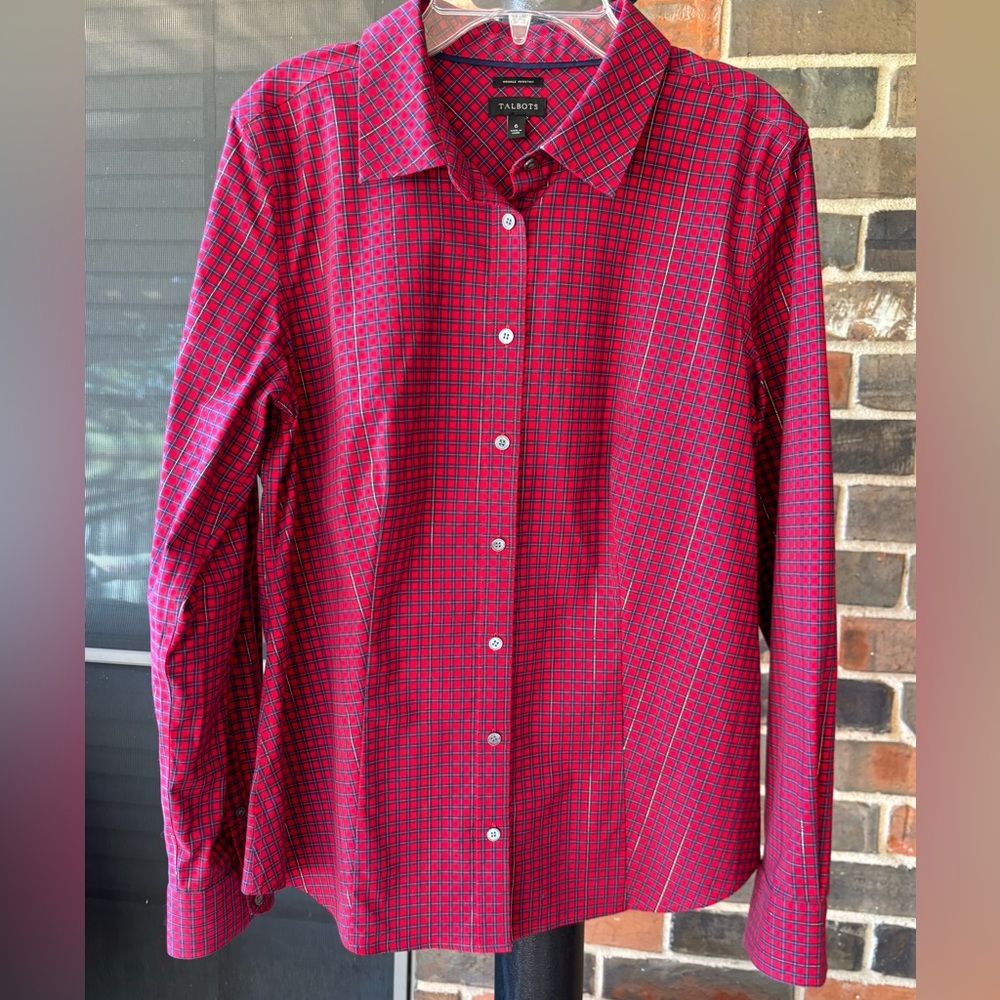 Talbots Wrinkle Resistant Button up shirt size 6